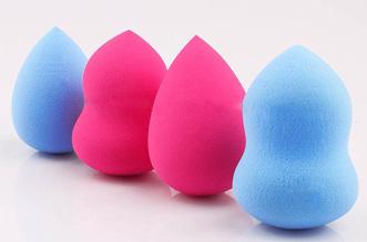 Differences Between A Make-up Sponge And A Foundation Brush